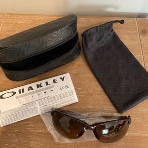 Oakley Women’s Unstoppable Polarized Sunglasses in Raspberry Spritzer NWT